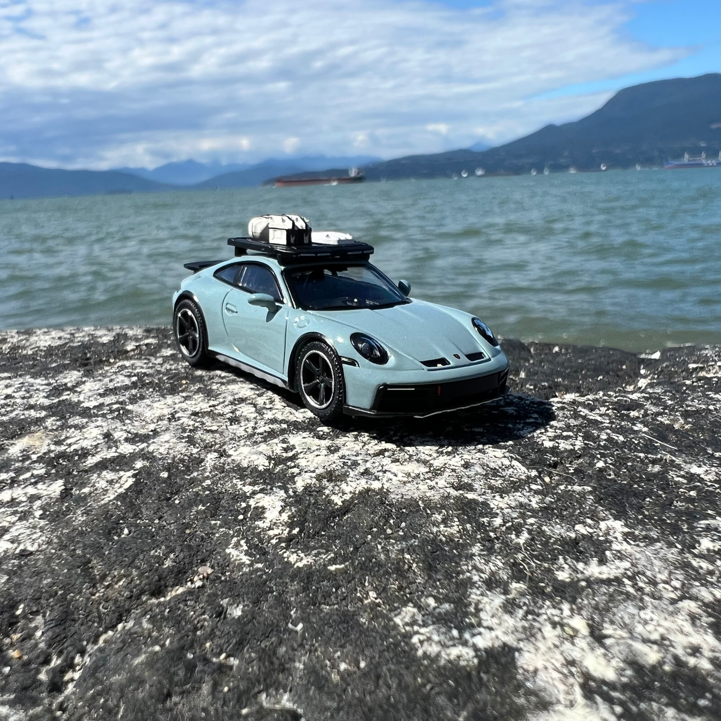 Mini GT 1:64 Porsche 911 Dakar – Shade Green Metallic – Mijo Exclusives